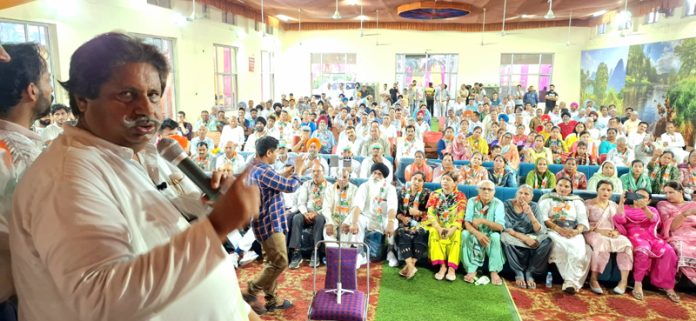 Cong leader Raman Bhalla addressing election rally in Jammu South.