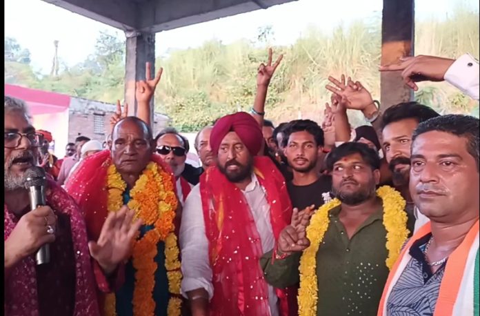 Cong leader Taranjit Singh Tony posing along with others, who joined the party in Jammu on Tuesday.