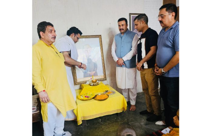 Dignitaries paying tribute to Pandit Uttam Chand Pathak Shastri in Jammu on Tuesday.