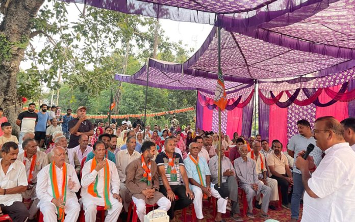 Senior BJP leader Chander Prakash Ganga addressing election meeting at Vijaypur.